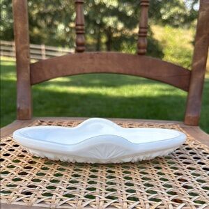 💕 Vintage 1940’s McKee Prescut Milk Glass Toltec Pattern Relish Dish 8”x4”